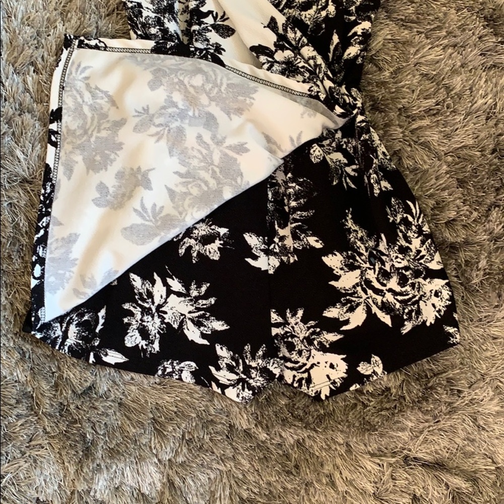 Urban Outfitters Kimchi Blue Floral Romper - Picture 5 of 6